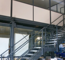 Realizzazione scala con struttura per uffici al primo piano