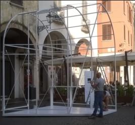 Allestimento gazebo in occasione del 350° anniversario della gazzetta di mantova. Architetto Vittorio Longheu